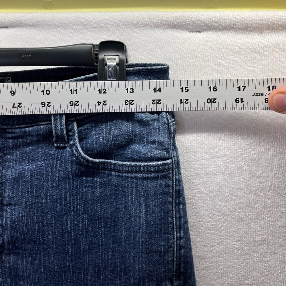 NYDJ Marilyn Straight Jeans Womens 8 Blue Denim Stretch Button legs Cute‎ 2569 - Picture 5 of 10